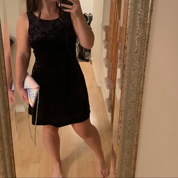 3 for $20 ⭐️ Velour Dress - Picture 6 of 7